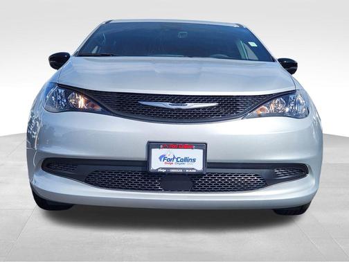 Silver Mist Clearcoat 2026 Chrysler Voyager LX