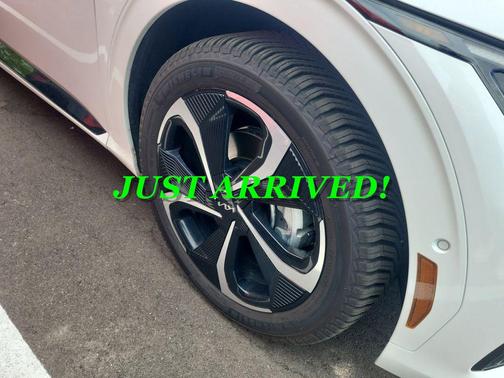 Snow White Pearl 2022 Kia EV6 GT-Line