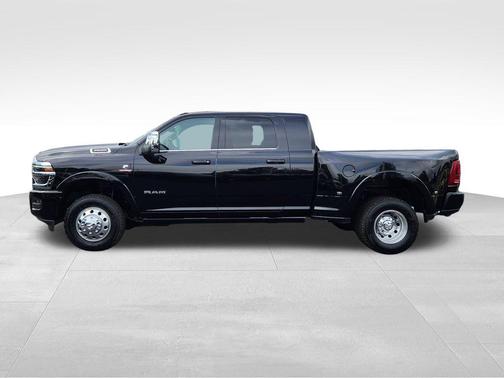 Diamond Black Crystal Pearlcoat 2026 RAM 3500 Limited Mega Cab 4x4 6'4' Box