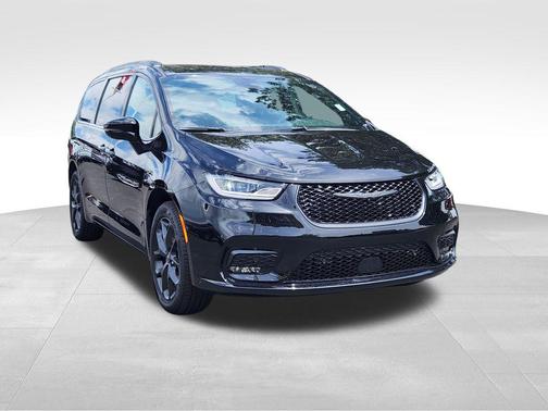 Diamond Black Crystal Pearlcoat 2026 Chrysler Pacifica Limited