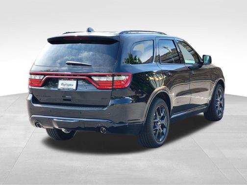DB Black Crystal Clearcoat 2026 Dodge Durango GT HEMI V8
