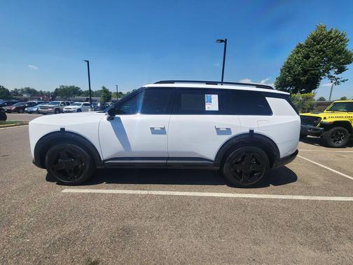 Glacial White Pearl 2027 Kia Telluride X-Line SX-Prestige