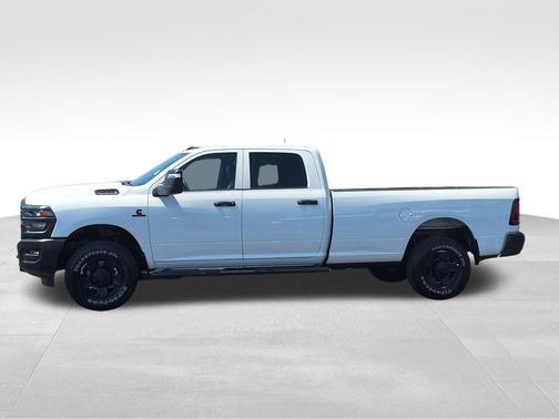 Bright White Clearcoat 2026 RAM 3500 Tradesman Crew Cab 4x4 8' Box