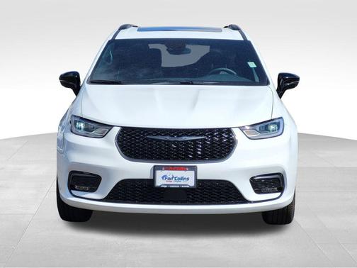 Bright White Clearcoat 2026 Chrysler Pacifica Limited