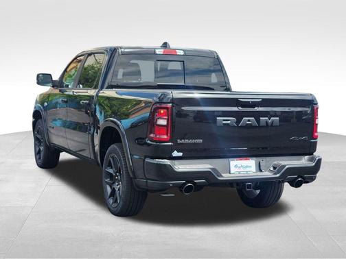 Diamond Black Crystal Pearlcoat 2026 RAM 1500 Laramie