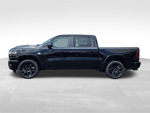 Diamond Black Crystal Pearlcoat 2026 RAM 1500 Laramie