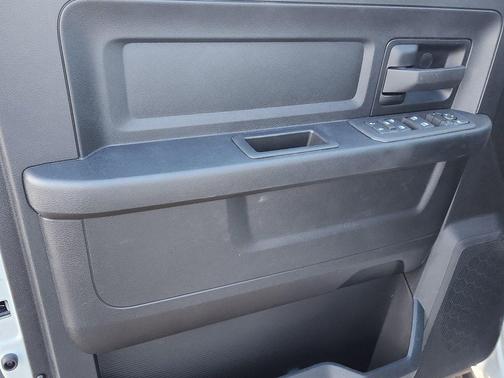 2026 RAM 3500 Tradesman Crew Cab 4x4 6'4' Box