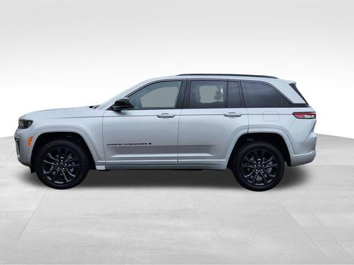 Silver Zynith 2026 Jeep Grand Cherokee Limited