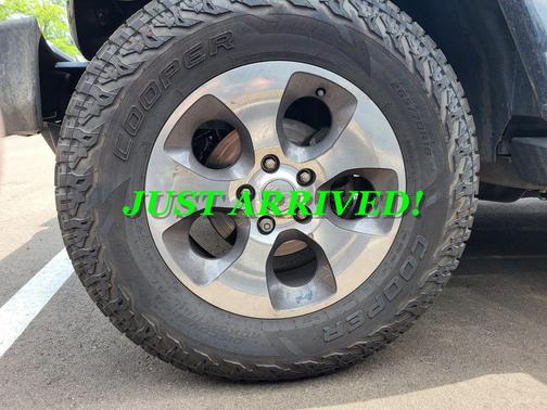 Black Clearcoat 2017 Jeep Wrangler Unlimited Sahara