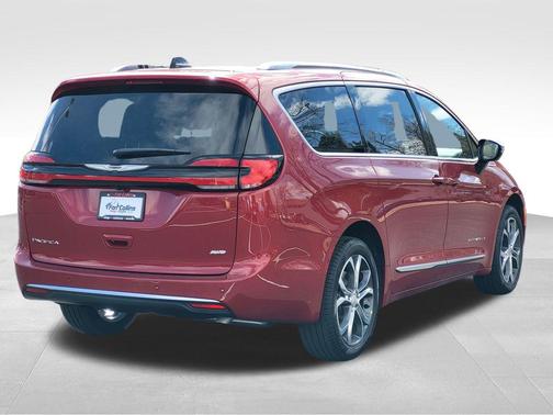 Red Hot Pearlcoat 2026 Chrysler Pacifica L