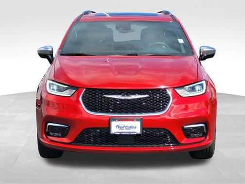 Red Hot Pearlcoat 2026 Chrysler Pacifica L