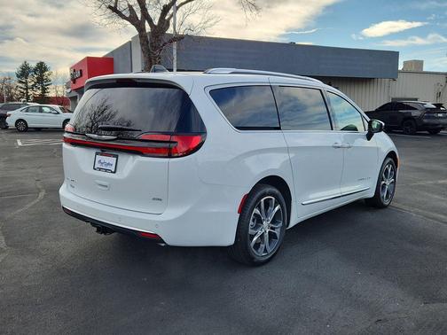 2026 Chrysler Pacifica L