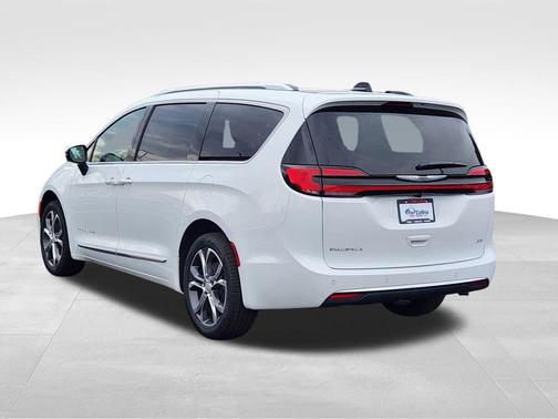 Bright White Clearcoat 2026 Chrysler Pacifica L