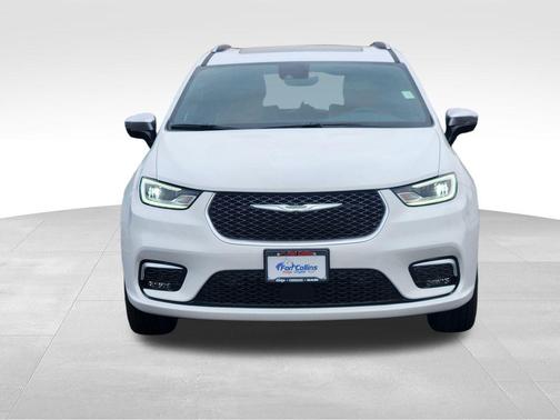 Bright White Clearcoat 2026 Chrysler Pacifica L