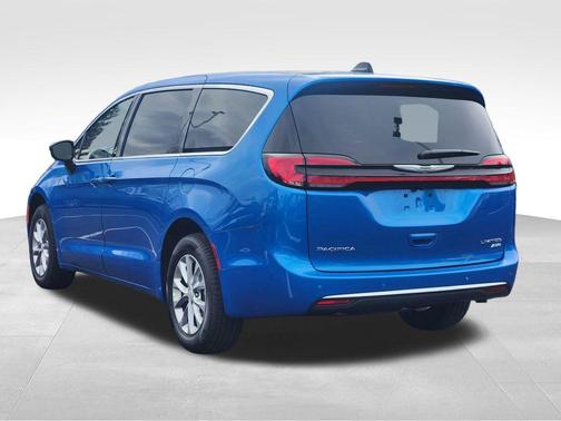 Hydro Blue Pearlcoat 2026 Chrysler Pacifica Limited
