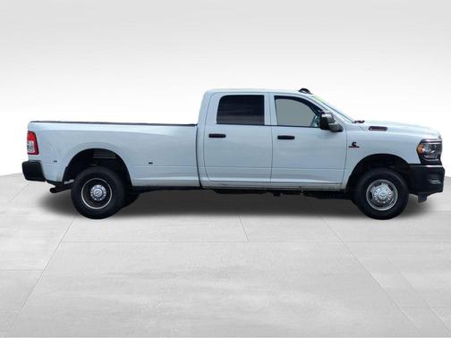 2024 RAM 3500 Tradesman Crew Cab 4x4 8' Box