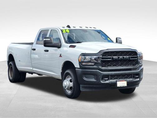 2024 RAM 3500 Tradesman Crew Cab 4x4 8' Box