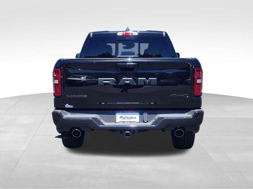 Diamond Black Crystal Pearlcoat 2026 RAM 1500 Laramie