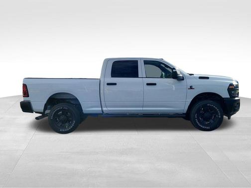2026 RAM 2500 Tradesman Crew Cab 4x4 6'4' Box