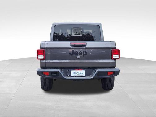 Granite Crystal Metallic Clearcoat 2026 Jeep Gladiator Sport S