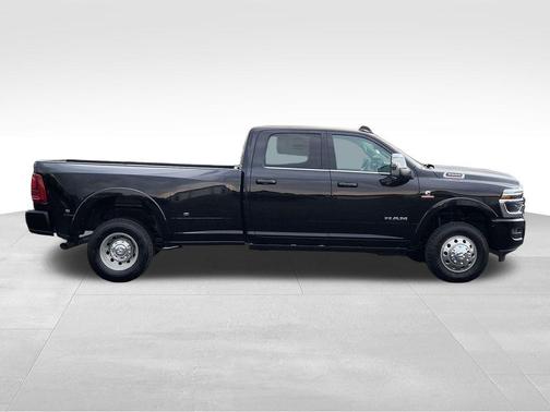 Diamond Black Crystal Pearlcoat 2026 RAM 3500 Longhorn