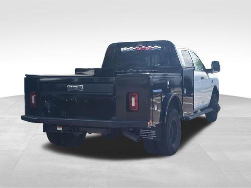 Bright White Clearcoat 2026 RAM 3500 Tradesman Crew Cab 4x4 8' Box