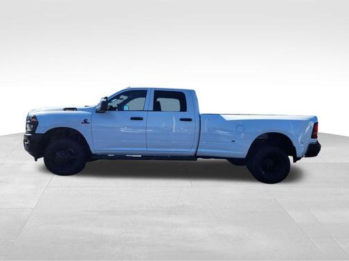 2026 RAM 3500 Tradesman Crew Cab 4x4 8' Box