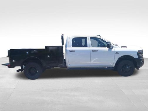 Bright White Clearcoat 2026 RAM 3500 Tradesman Crew Cab 4x4 8' Box