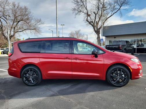 2026 Chrysler Pacifica Limited