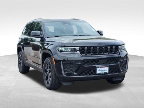 Diamond Black Crystal Pearlcoat 2026 Jeep Grand Cherokee Altitude