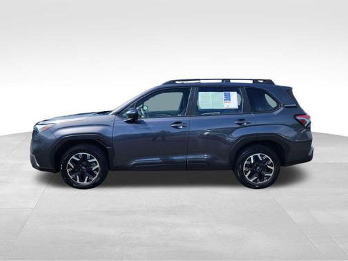 Magnetite Gray Metallic 2025 Subaru Forester Base