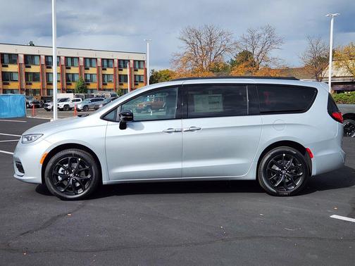 2026 Chrysler Pacifica L