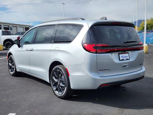 2026 Chrysler Pacifica L
