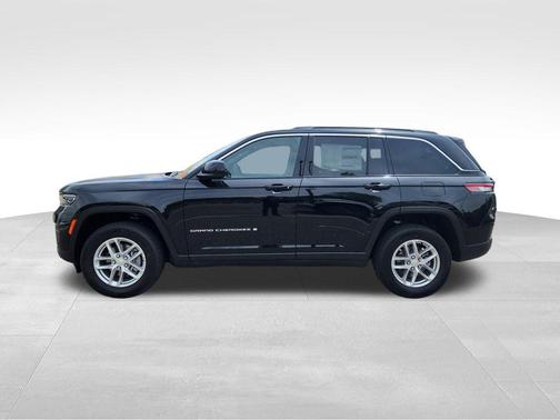 Diamond Black Crystal Pearlcoat 2026 Jeep Grand Cherokee Altitude