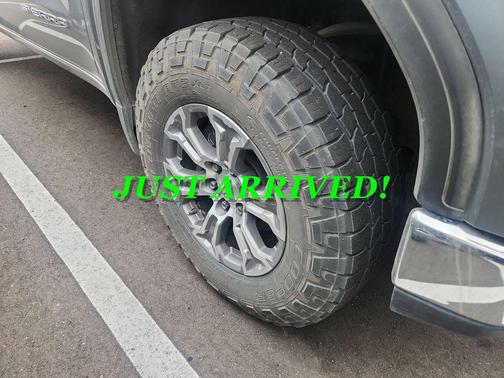 Sterling Metallic 2023 GMC Sierra 1500 SLT