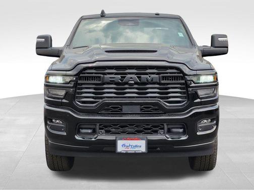 Diamond Black Crystal Pearlcoat 2026 RAM 2500 Tradesman Crew Cab 4x4 8' Box