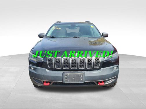 Diamond Black Crystal Pearlcoat 2019 Jeep Cherokee Trailhawk