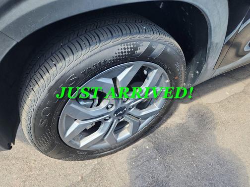 Black 2026 Kia Seltos LX