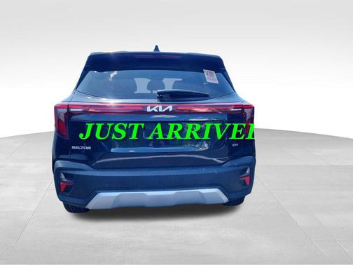 Black 2026 Kia Seltos LX