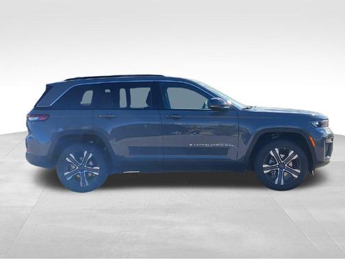 Sting-Gray Clearcoat 2027 Jeep Grand Cherokee Limited