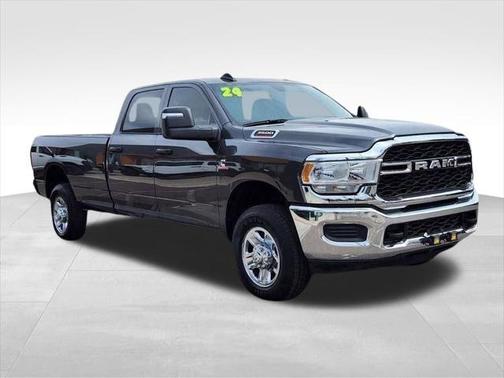 2024 RAM 3500 Tradesman Crew Cab 4x4 8' Box