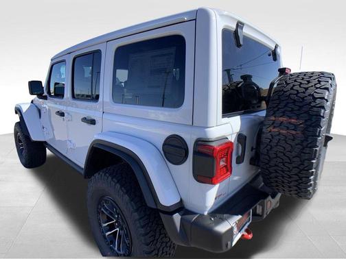 Bright White Clearcoat 2026 Jeep Wrangler Rubicon