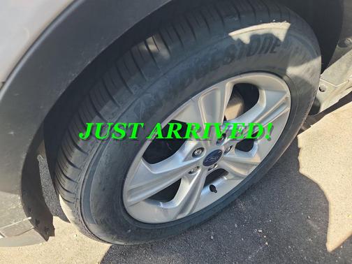 Oxford White 2016 Ford Escape SE