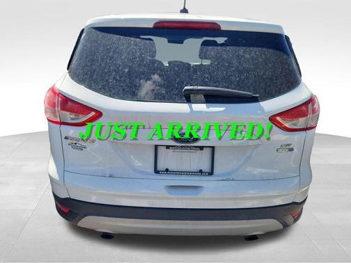 Oxford White 2016 Ford Escape SE