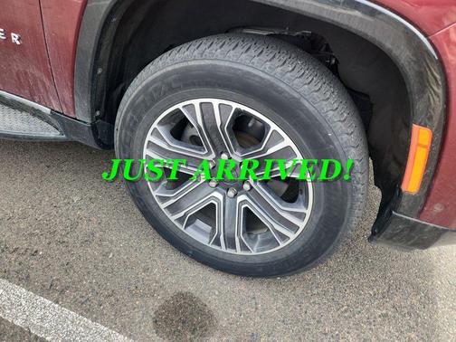 Velvet Red Pearlcoat 2022 Jeep Wagoneer Series III 4x4