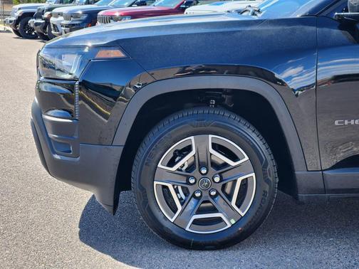 Diamond Black Crystal Pearlcoat 2026 Jeep Cherokee Laredo 4x4