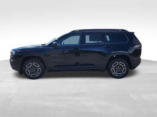 Diamond Black Crystal Pearlcoat 2026 Jeep Cherokee Laredo 4x4