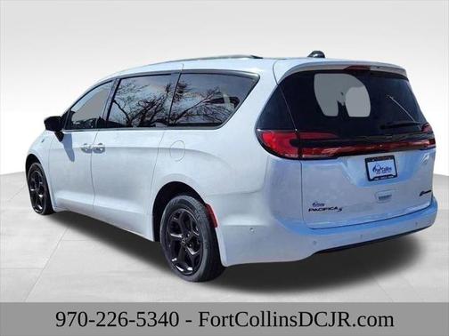 2025 Chrysler Pacifica Hybrid Premium S Appearance Pkg