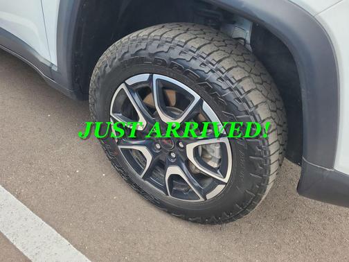 Bright White Clearcoat 2025 Jeep Compass Trailhawk