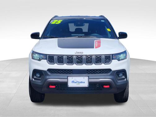 Bright White Clearcoat 2025 Jeep Compass Trailhawk